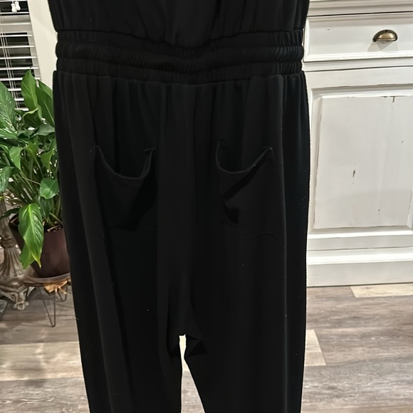 Black Jumpsuit light pilling.  Off the shoulder Size small - Picture 4 of 5